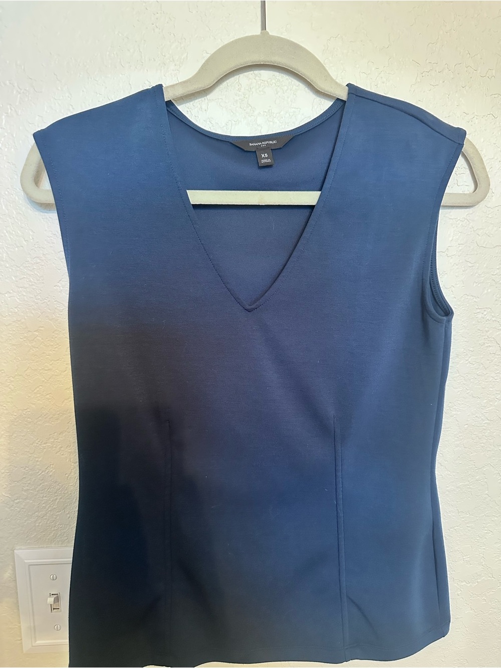 Banana Republic Navy V-Neck Sleeveless Tank